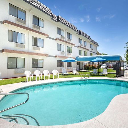 Days Inn By Wyndham Woodland Exterior photo