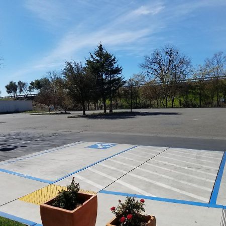 Days Inn By Wyndham Woodland Exterior photo