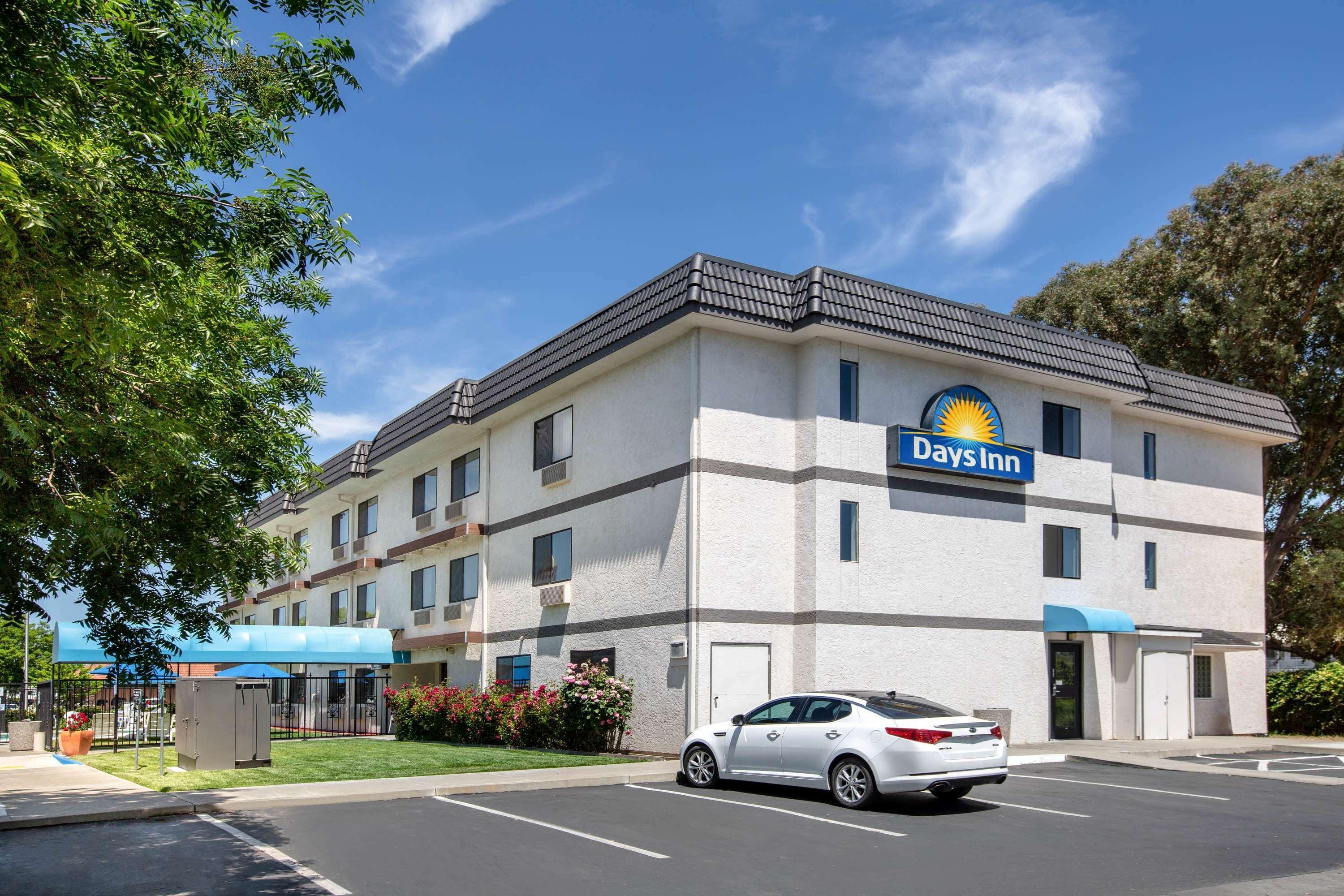 Days Inn By Wyndham Woodland Exterior photo