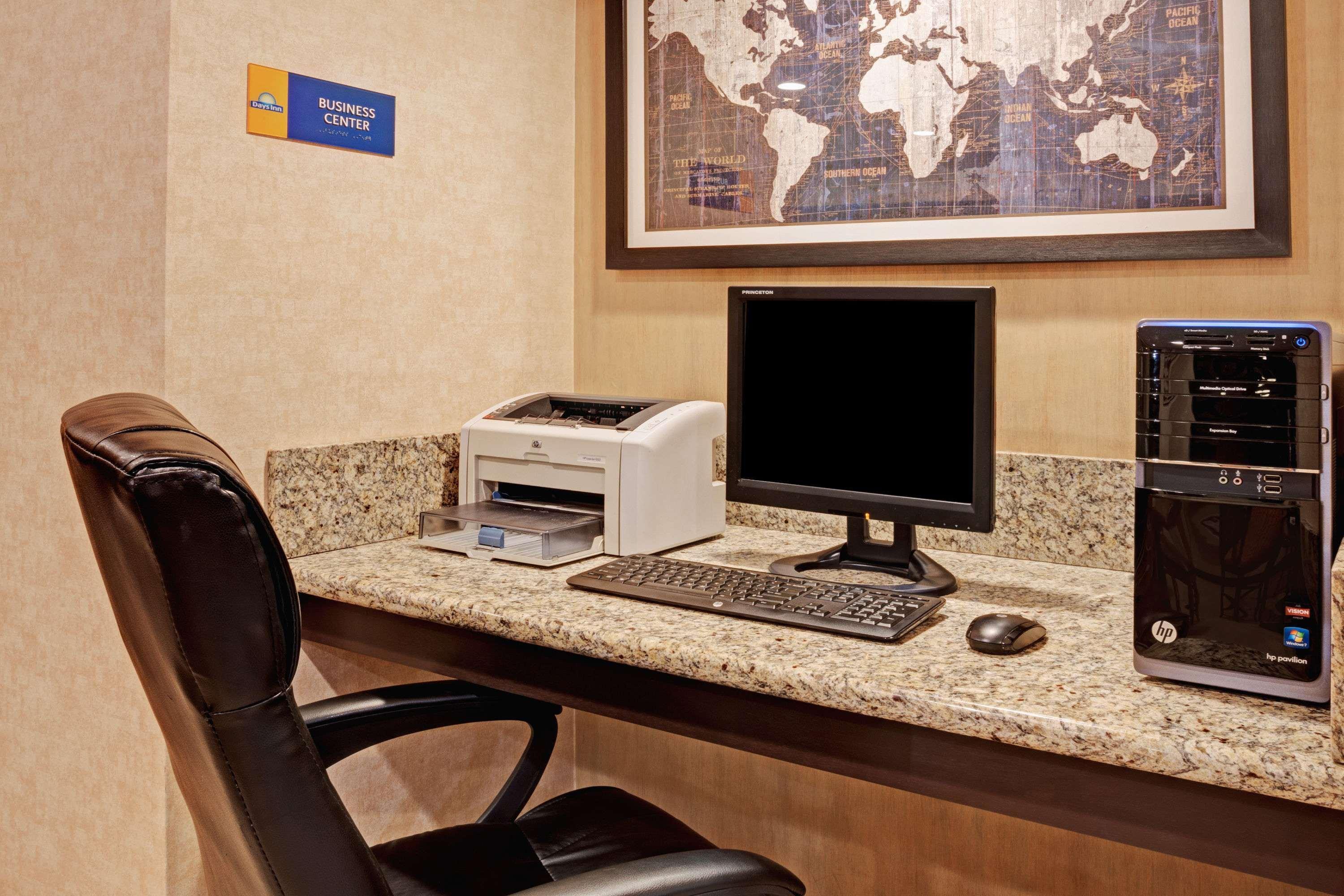 Days Inn By Wyndham Woodland Exterior photo
