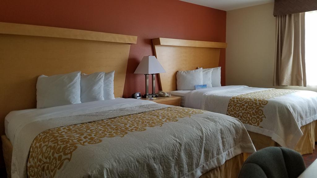 Days Inn By Wyndham Woodland Exterior photo