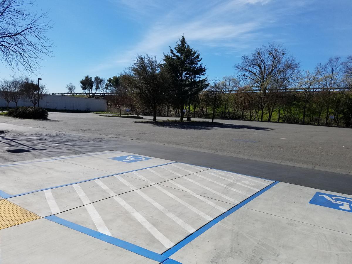 Days Inn By Wyndham Woodland Exterior photo